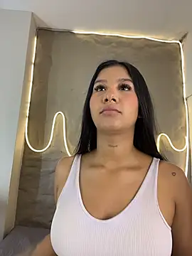 Snapshot of Aida_moreno chatting on 06-29-26, 03:13 Aida moreno online show from 06-29-26, 03:13