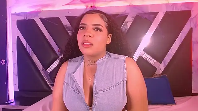 Snapshot of MelannyTylor chatting on 10-11-25, 03:28 MelannyTylor online show from 10-11-25, 03:28