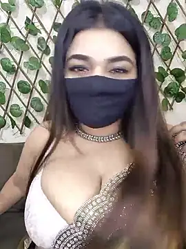 Snapshot of Bold-Cat chatting on 10-19-25, 05:24 Bold-Cat online show from 10-19-25, 05:24