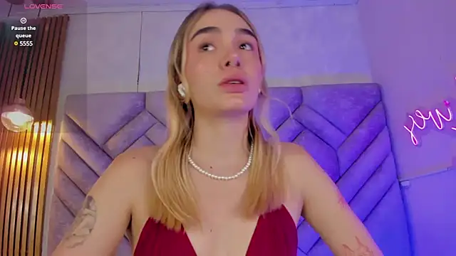 Snapshot of Lucy_Vega chatting on 12-10-24, 05:55 Lucy Vega online show from 12-10-24, 05:55