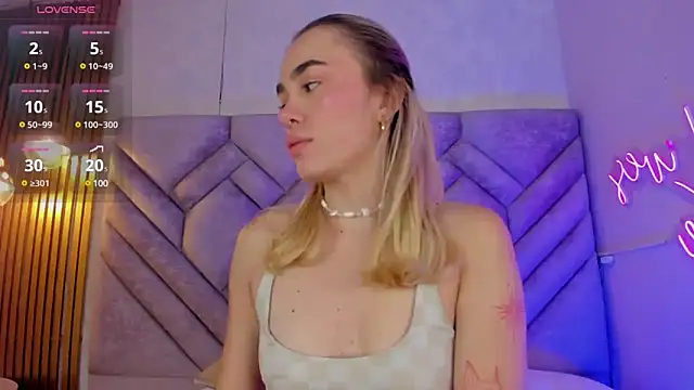 Snapshot of Lucy_Vega chatting on 12-21-24, 11:33 Lucy Vega online show from 12-21-24, 11:33