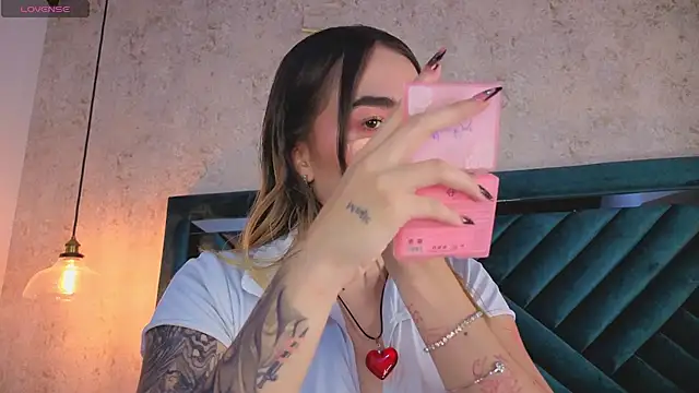 Snapshot of Lucy_Vega chatting on 10-04-25, 04:32 Lucy Vega online show from 10-04-25, 04:32