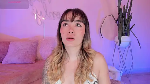 Lucy Vega online show from 12-19-25, 05:25