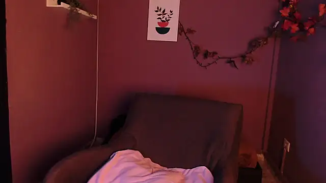 Snapshot of Poison_luna chatting on 03-21-25, 03:02 Poison luna online show from 03-21-25, 03:02