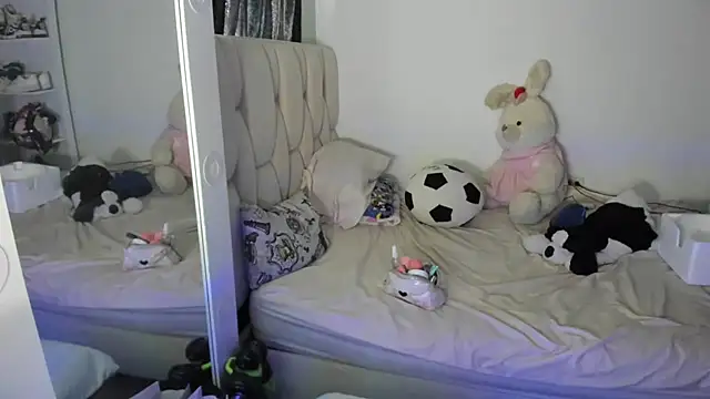 KittyKlum online show from 05-26-26, 04:47