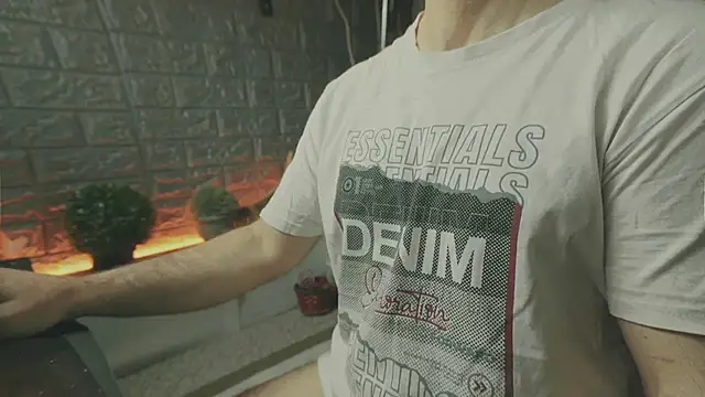 Snapshot of alex-volo chatting on 10-10-25, 03:05 alex-volo online show from 10-10-25, 03:05