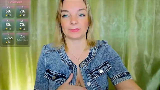 Snapshot of Regina__blue chatting on 12-05-24, 06:11 Regina blue online show from 12-05-24, 06:11