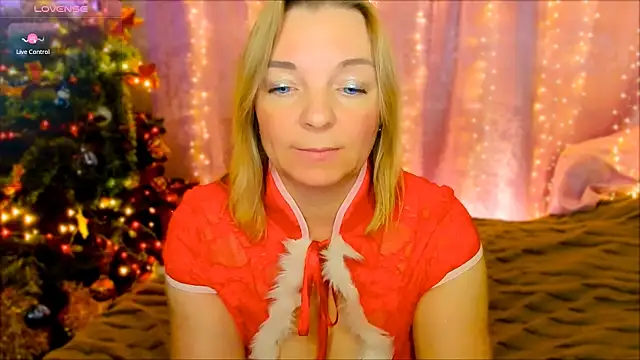 Snapshot of Regina__blue chatting on 12-25-24, 11:20 Regina blue online show from 12-25-24, 11:20