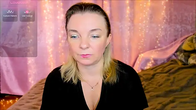 Snapshot of Regina__blue chatting on 01-23-25, 05:10 Regina blue online show from 01-23-25, 05:10