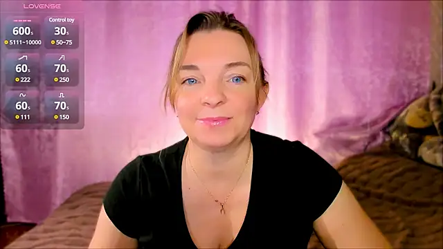 Snapshot of Regina__blue chatting on 01-28-25, 12:00 Regina blue online show from 01-28-25, 12:00