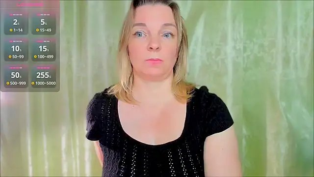 Snapshot of Regina__blue chatting on 02-17-25, 10:14 Regina blue online show from 02-17-25, 10:14