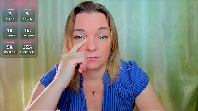 Snapshot of Regina__blue chatting on 02-23-25, 06:23 Regina blue online show from 02-23-25, 06:23