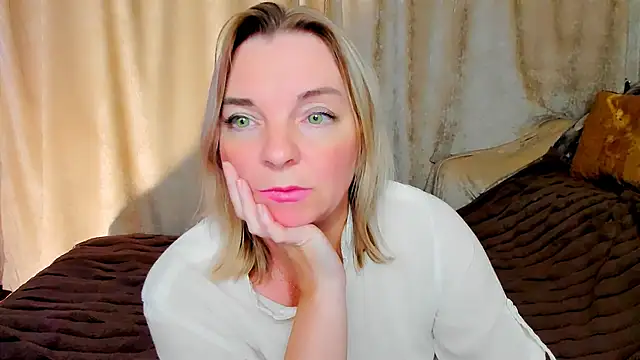 Snapshot of Regina__blue chatting on 09-14-25, 08:19 Regina blue online show from 09-14-25, 08:19