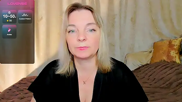 Snapshot of Regina__blue chatting on 10-17-25, 03:36 Regina blue online show from 10-17-25, 03:36