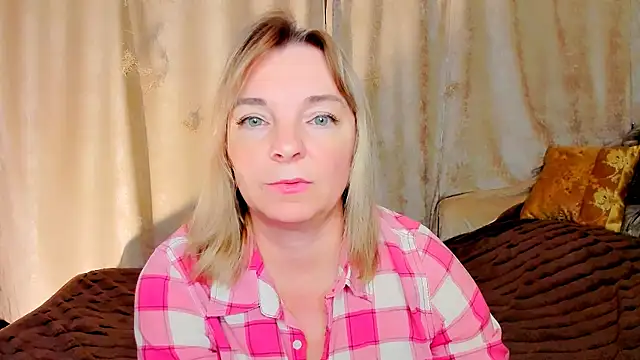 Snapshot of Regina__blue chatting on 10-27-25, 03:16 Regina blue online show from 10-27-25, 03:16