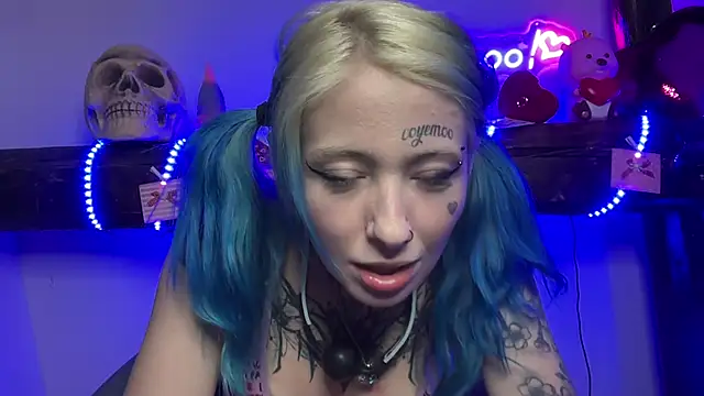 Snapshot of coyemoo chatting on 02-10-25, 11:13 coyemoo online show from 02-10-25, 11:13