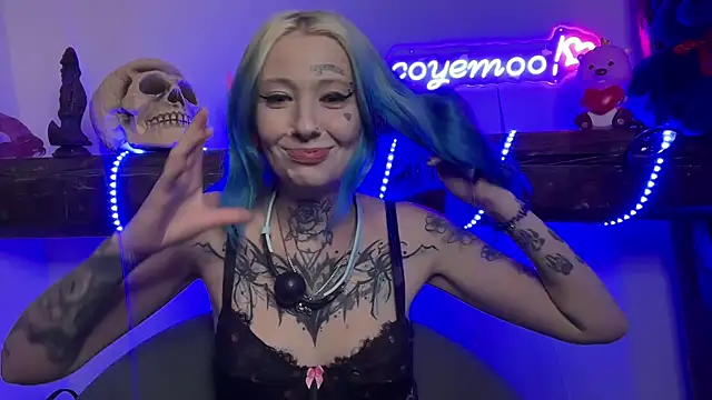 Snapshot of coyemoo chatting on 02-20-25, 12:19 coyemoo online show from 02-20-25, 12:19