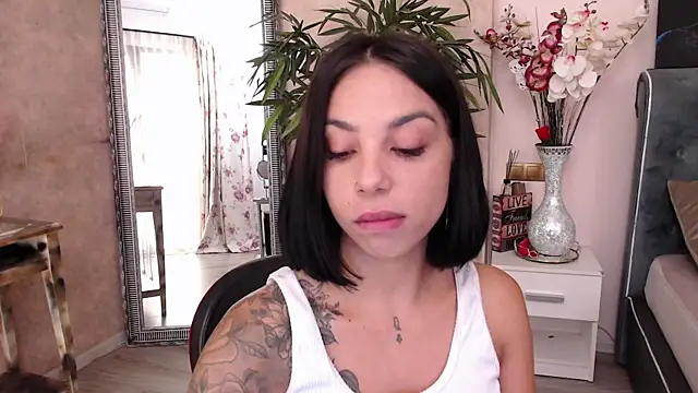 Snapshot of MissJuliax chatting on 09-10-25, 06:02 MissJuliax online show from 09-10-25, 06:02