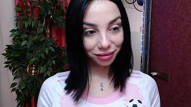 Snapshot of MissJuliax chatting on 11-28-25, 06:49 MissJuliax online show from 11-28-25, 06:49