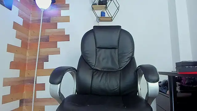 Snapshot of Kenbils chatting on 01-08-25, 03:17 Kenbils online show from 01-08-25, 03:17