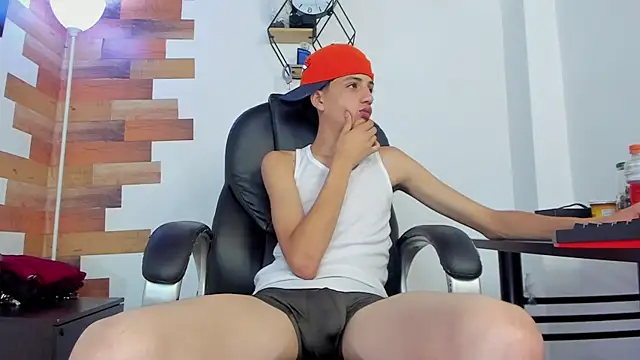 Snapshot of Kenbils chatting on 01-15-25, 06:19 Kenbils online show from 01-15-25, 06:19