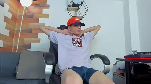 Snapshot of Kenbils chatting on 02-24-25, 04:15 Kenbils online show from 02-24-25, 04:15