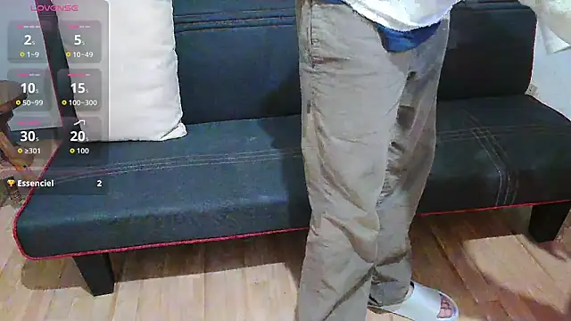 Snapshot of vesty27 chatting on 05-19-26, 08:26 vesty27 online show from 05-19-26, 08:26