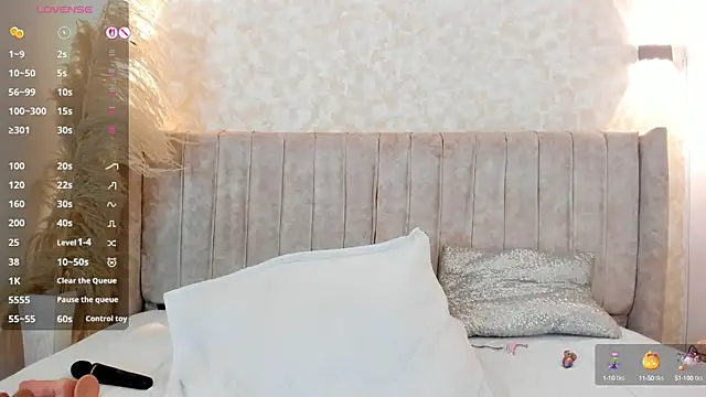 mia lourence online show from 10-11-25, 12:47