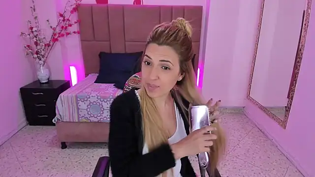 EvaaLovia1 online show from 03-11-25, 01:45