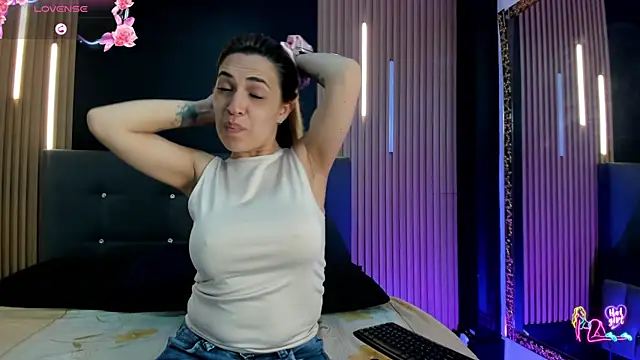 EvaaLovia1 online show from 06-19-26, 01:37