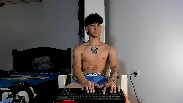 Snakebutterfly online show from 12-25-24, 03:18