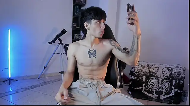 Snakebutterfly online show from 10-19-25, 06:03