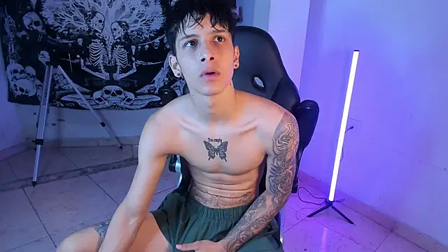 Snakebutterfly online show from 01-06-26, 04:16