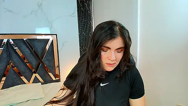 Snapshot of Amara_vega chatting on 11-06-25, 12:28 Amara vega online show from 11-06-25, 12:28