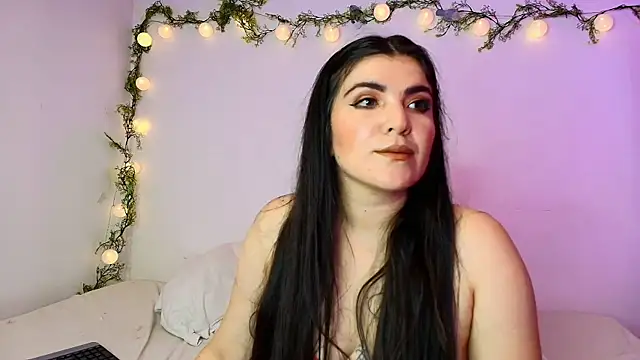 Snapshot of Amara_vega chatting on 04-24-26, 10:39 Amara vega online show from 04-24-26, 10:39