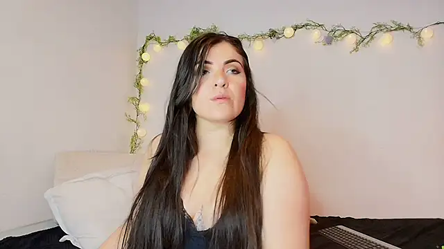 Snapshot of Amara_vega chatting on 05-30-26, 11:18 Amara vega online show from 05-30-26, 11:18