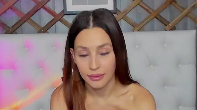 Snapshot of SelenaRousey chatting on 12-28-24, 11:52 SelenaRousey online show from 12-28-24, 11:52