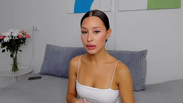 Snapshot of SelenaRousey chatting on 10-11-25, 07:40 SelenaRousey online show from 10-11-25, 07:40