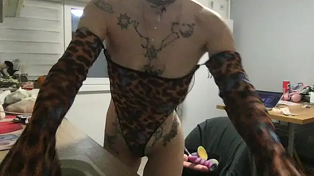 Snapshot of MoonAgnes chatting on 11-17-25, 04:24 MoonAgnes online show from 11-17-25, 04:24