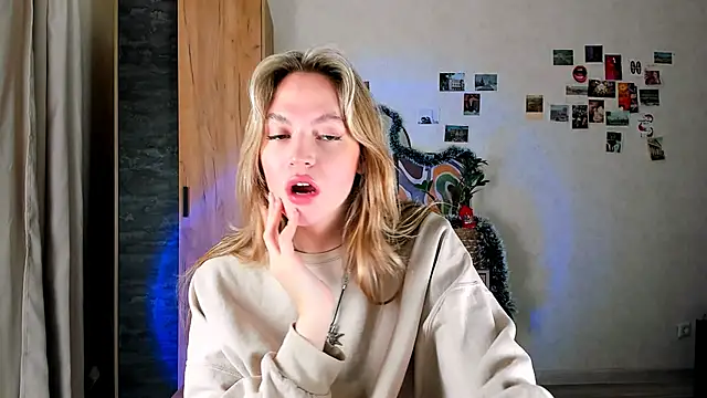 Niky  Jess online show from 12-22-24, 05:45