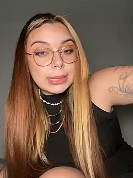 NatyOlson online show from 10-24-25, 03:36