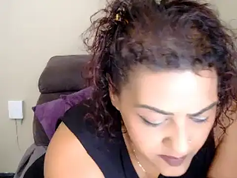 Snapshot of daddyzgal chatting on 10-11-25, 12:15 daddyzgal online show from 10-11-25, 12:15