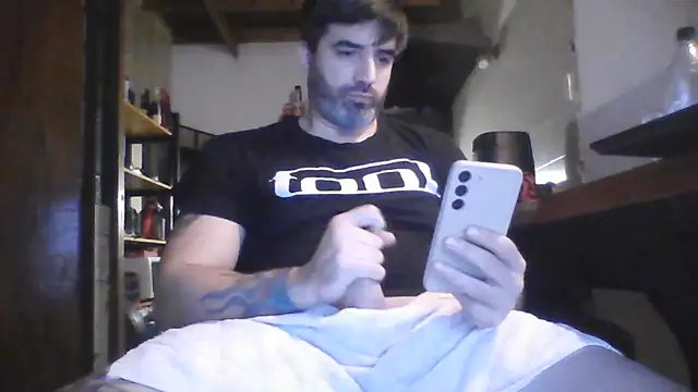Snapshot of ozzypsico13 chatting on 05-31-26, 05:15 ozzypsico13 online show from 05-31-26, 05:15