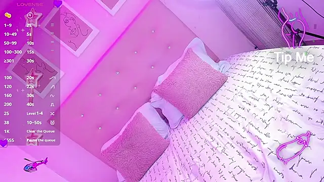 Snapshot of EIMY_BRIGHT chatting on 10-29-25, 02:30 EIMY BRIGHT online show from 10-29-25, 02:30