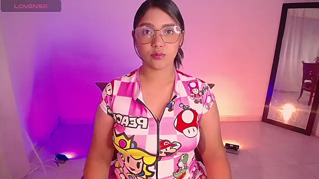 Snapshot of DIANEE_01 chatting on 10-11-25, 02:11 DIANEE 01 online show from 10-11-25, 02:11