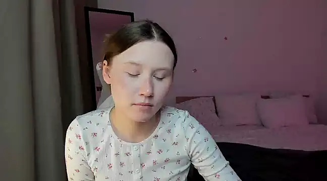 Snapshot of Stella_Sunny chatting on 12-20-24, 05:51 Stella Sunny online show from 12-20-24, 05:51