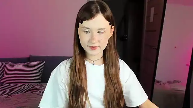 Snapshot of Stella_Sunny chatting on 10-19-25, 01:39 Stella Sunny online show from 10-19-25, 01:39