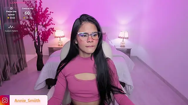 Snapshot of anniie_smith chatting on 11-14-25, 10:58 anniie smith online show from 11-14-25, 10:58