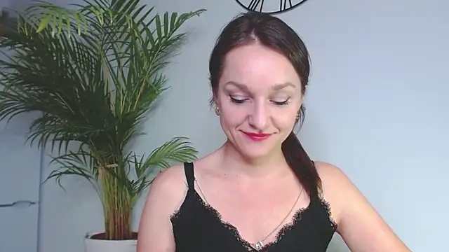 Snapshot of AliciaDesire chatting on 12-12-24, 06:31 AliciaDesire online show from 12-12-24, 06:31