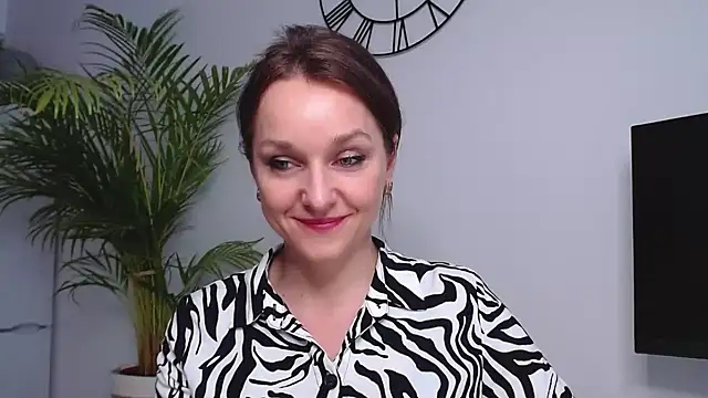 Snapshot of AliciaDesire chatting on 01-08-25, 10:59 AliciaDesire online show from 01-08-25, 10:59